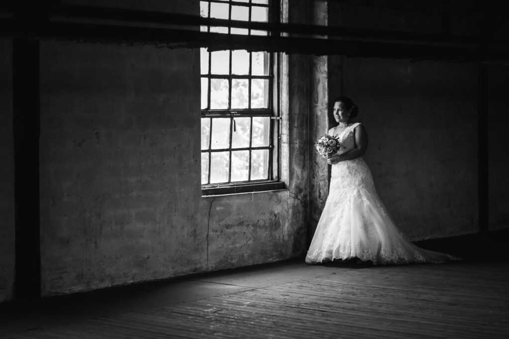 binnenlocatie voor fotoshoot bruiloften, deze foto is gemaakt in pand 127 in Rijen